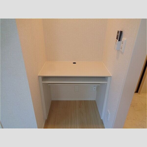 フランボワーズ中島105号室 ワークデスク