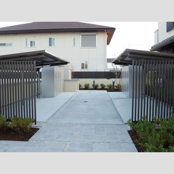 雅 駐輪場・物置