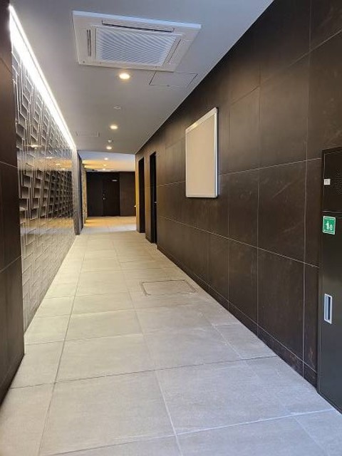 グランド・ガーラ横浜8階 建物の内部です