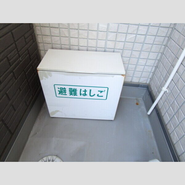 リヴェールコート301号室 避難はしご