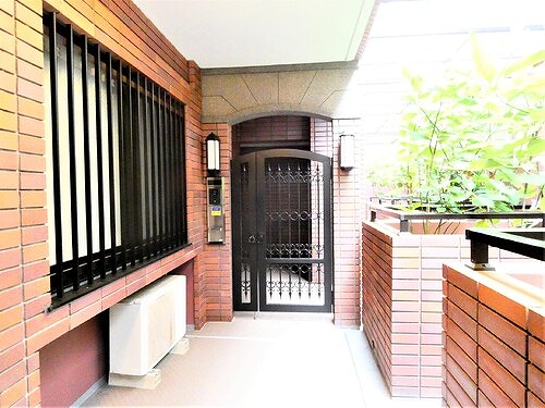 ライオンズヒルズ鎌倉山1階 玄関