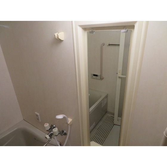 サングランパ0403号室 浴室鏡