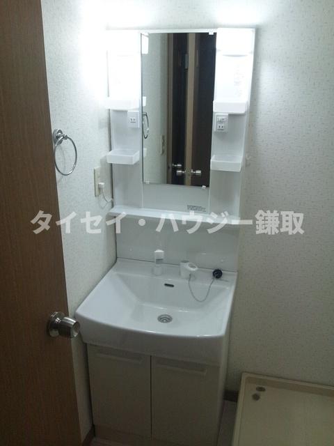 ガーデンヒルズ国分寺台Ｂ棟B103号室 あると便利な洗面台です