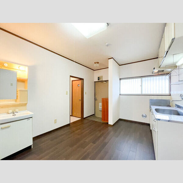 サンコーポ富士203号室 DK8.0帖