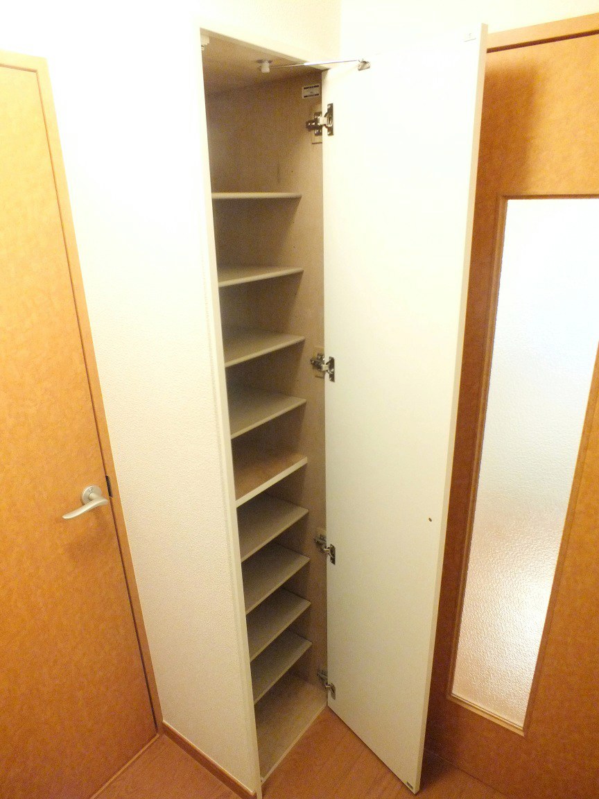 レオパレスコーポ弥生 下駄箱