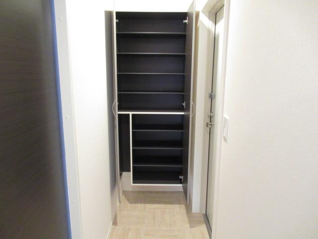 イーストガーデン 玄関収納