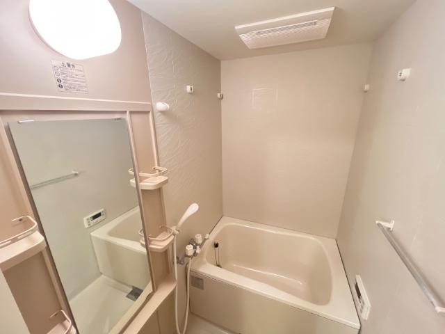 シャトー・ル・レーヴ壱番館108号室 バス