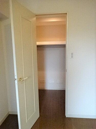 ライオンズステージ上野毛 ウォークインクロゼット　※2023年2月撮影