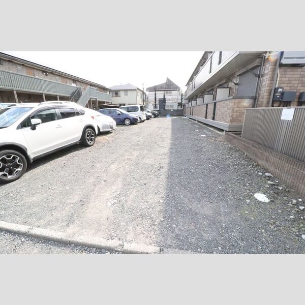 メゾンモナリエ205号室 駐車場