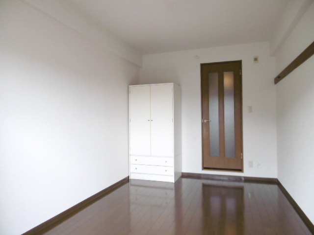 Ｂｉｇ　Ｔｈｒｏｕｇｈ0205号室 居室1