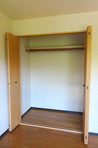 ルミエール・アイユーＡ棟A-2号室 洋室２　収納　※現況優先