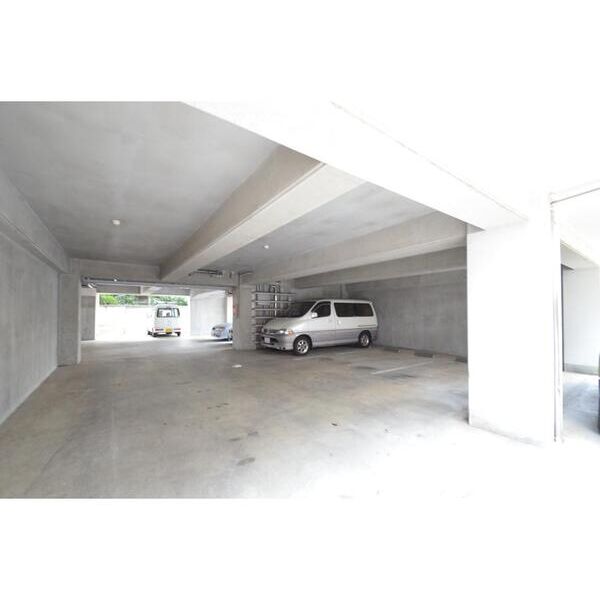 サン・アップマンション303号室 駐車場