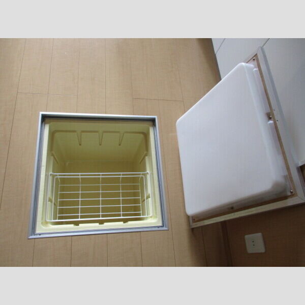 ルーチェおゆみ野105号室 床下収納