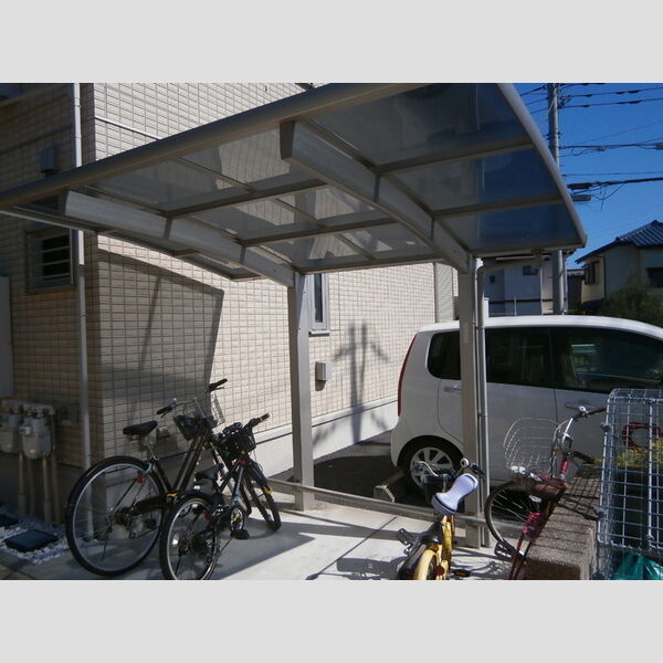 グランシャリオ万願寺 屋根付き駐輪場
