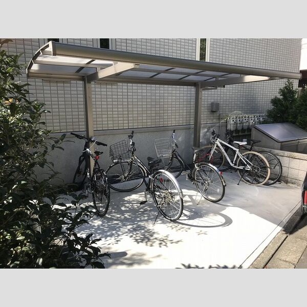 ヴェルドミール成城101号室 駐輪場