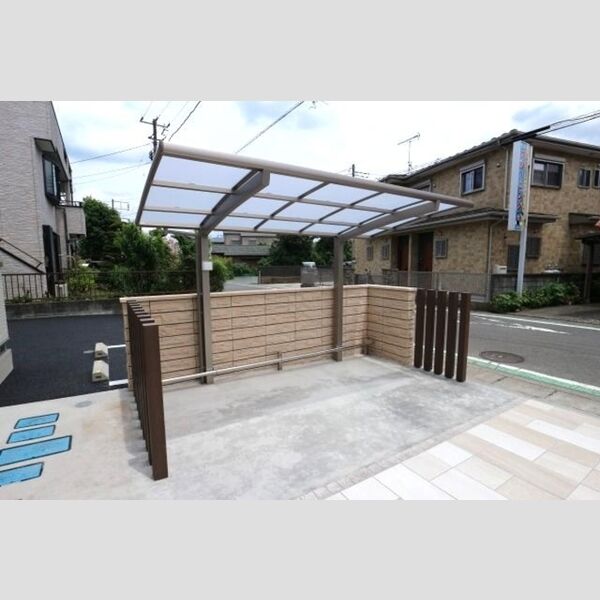 オーチャード ルームズ 駐輪場