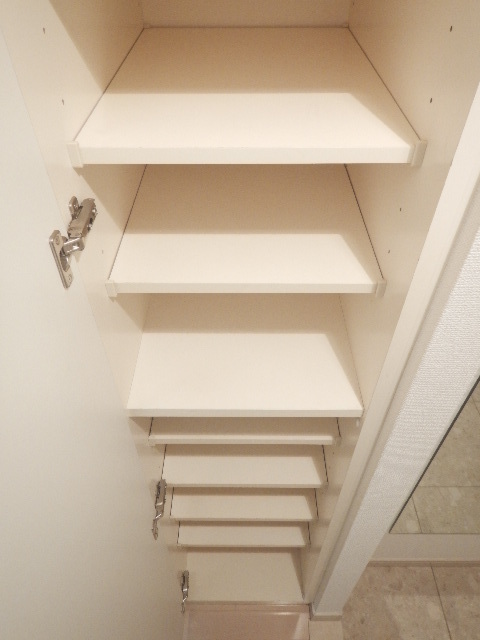 ガラ・ステーション岩本町North 収納