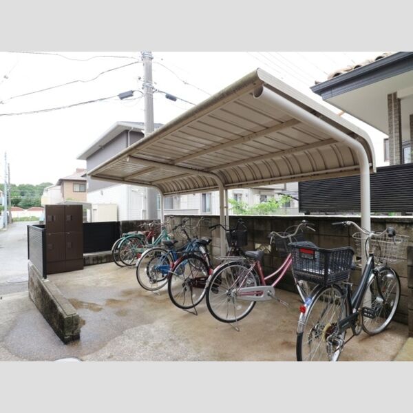 ファーストコーポⅡ205号室 駐輪場
