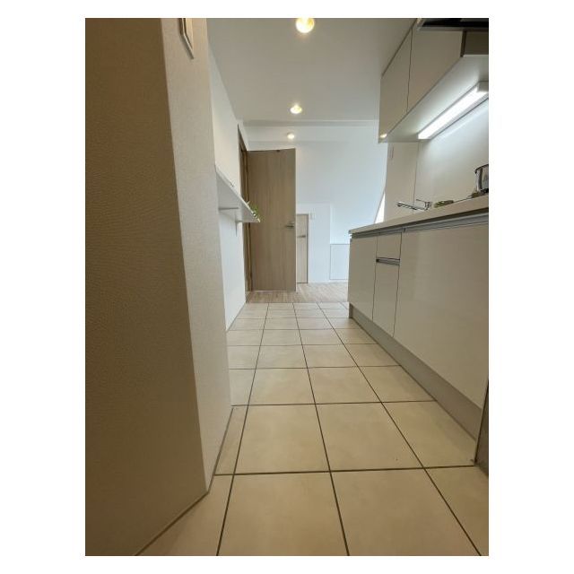 EXAM中目黒Ⅲ0502号室 キッチン→玄関　　※モデルルーム（家具・