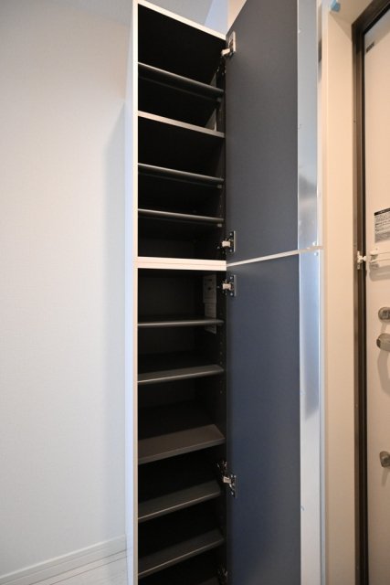 メルクリオ東川口2階 靴入