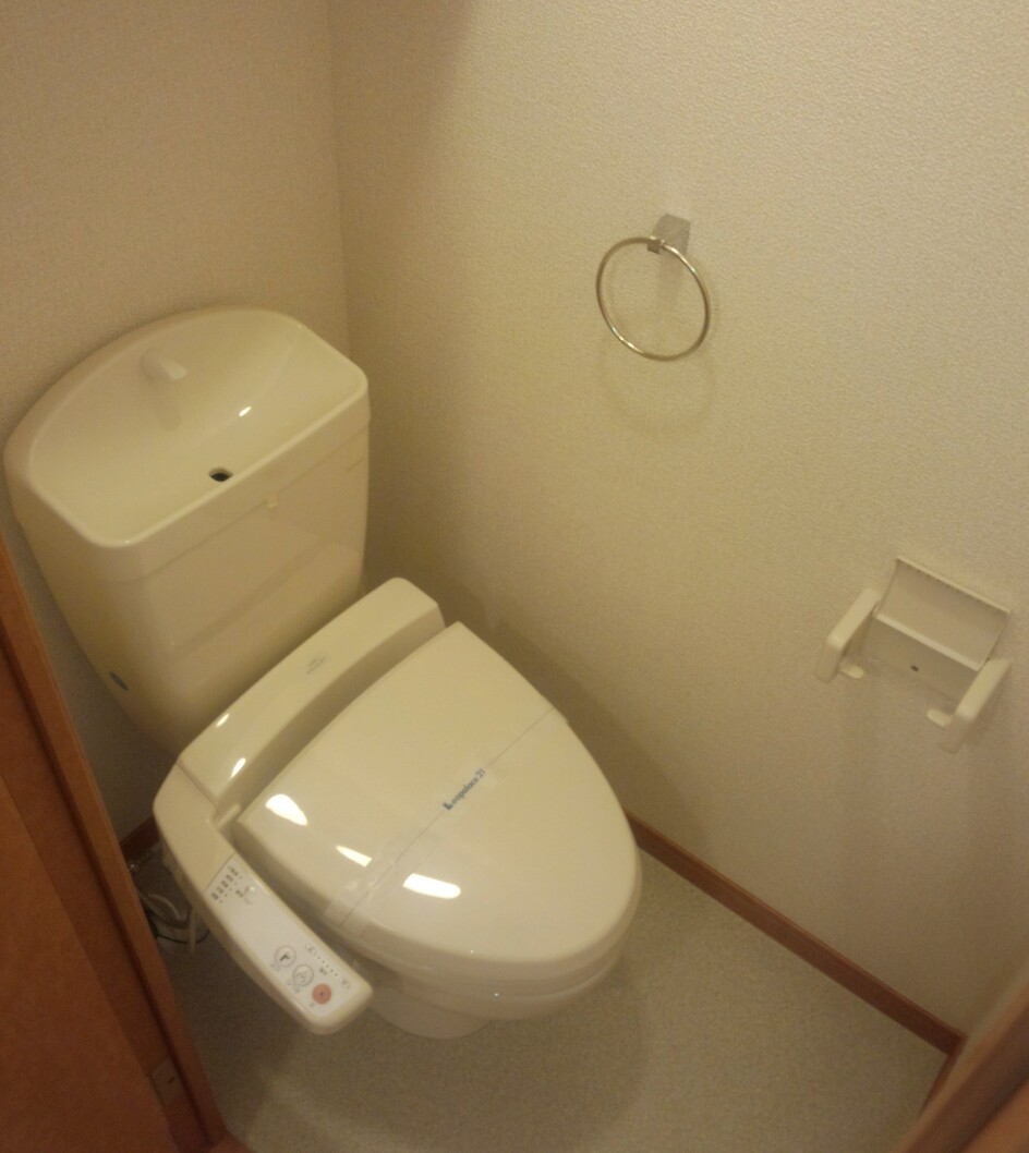 レオパレス西羽貫204号室 温水洗浄便座付き