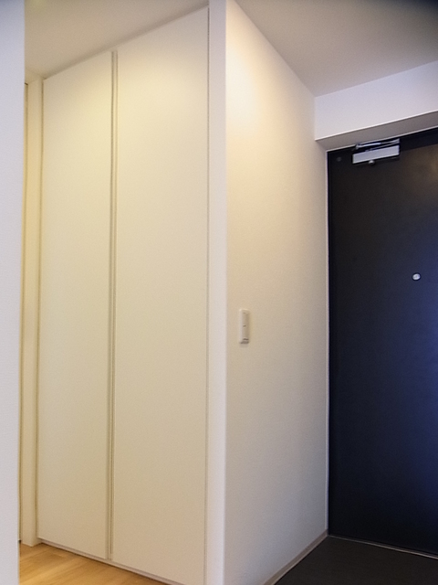 スクエア湘南 玄関には大きな収納があります。