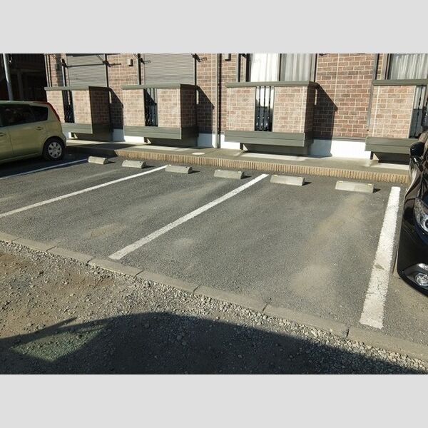 マ・メゾン ASUKA205号室 駐車場