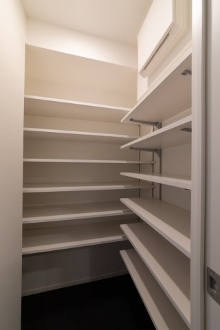 プラウドフラット渋谷笹塚1004号室 収納