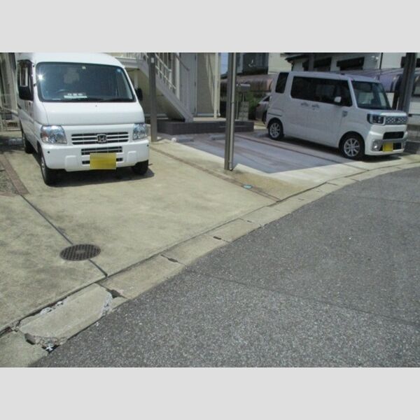 メゾン小倉 駐車場