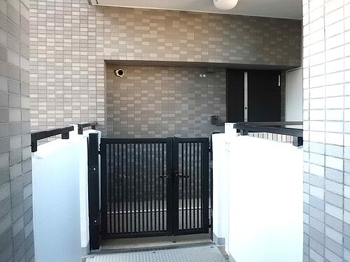 ライオンズマンション本川越駅前9階 ポーチ付き玄関　※2025年