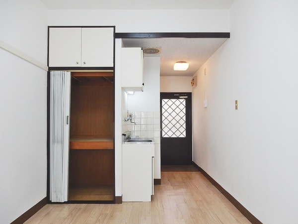 ラビアンローズ202号室 収納