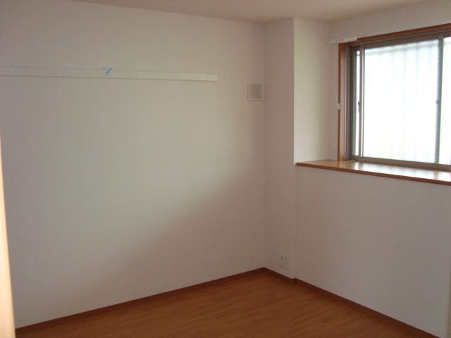 ＥＶＥＲ　ＳＨＩＮＥ　ＳＨＯＮＡＮ 洋室