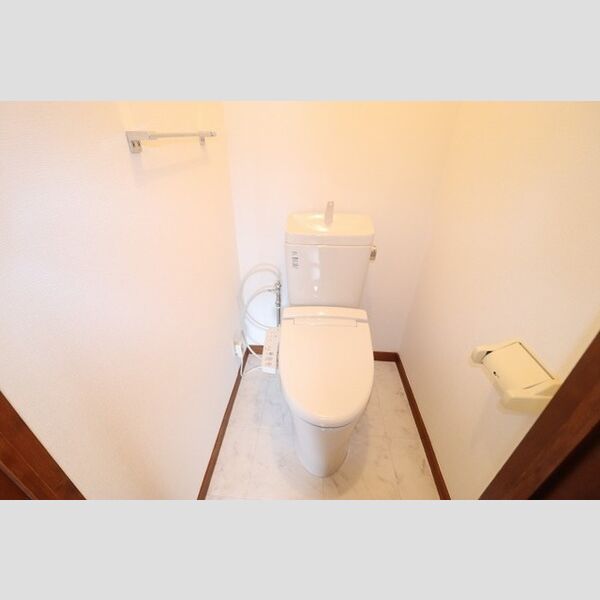 ルイメゾン2201号室 トイレ　温水洗浄暖房便座