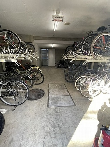 ＡＸＡＳ　巣鴨　Ｓｔａ．7階 駐輪場　※2025年12月7日撮影