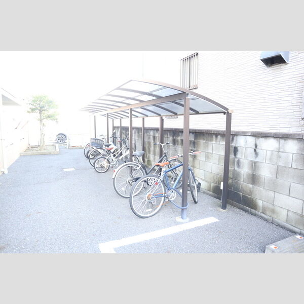 ロイヤルハイツFUJI205号室 駐輪場