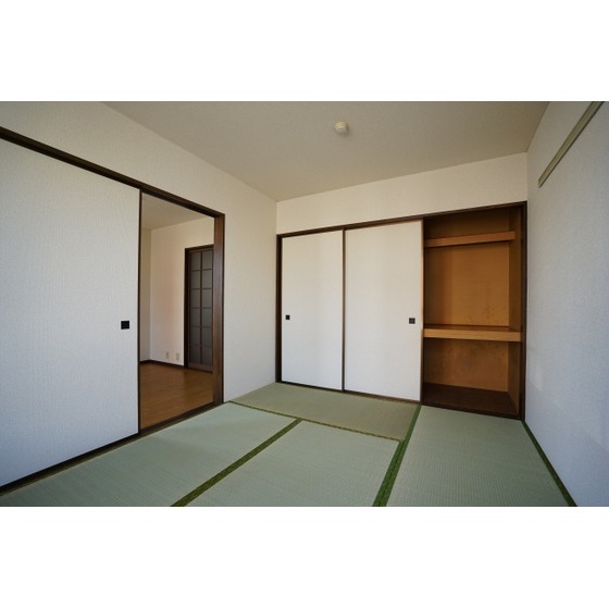 ツインズＡ棟 押入