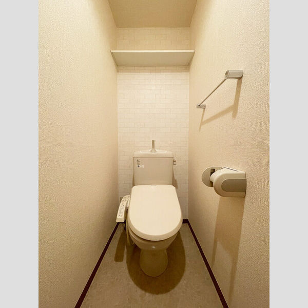 サニーサイド　Ⅲ101号室 温水洗浄便座付のトイレ