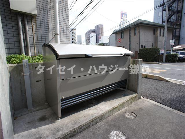 カムフォート登戸Ⅱ7A号室 敷地内にゴミ置き場あります