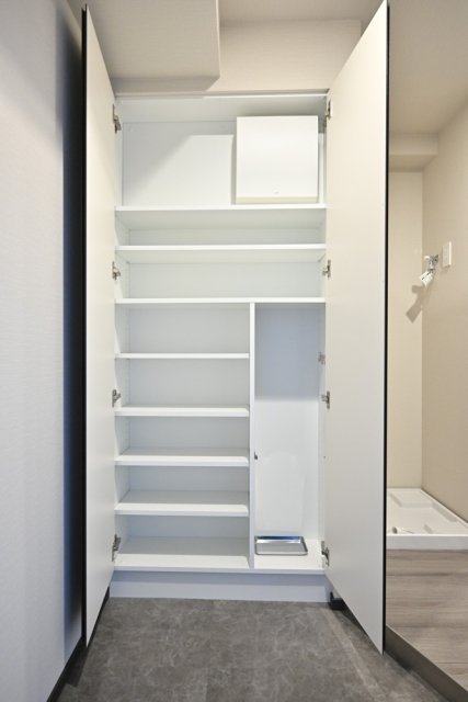 ＧＲＡＮＳＩＴＥ　ＮＡＫＡＭＥＧＵＲＯ5階 靴入