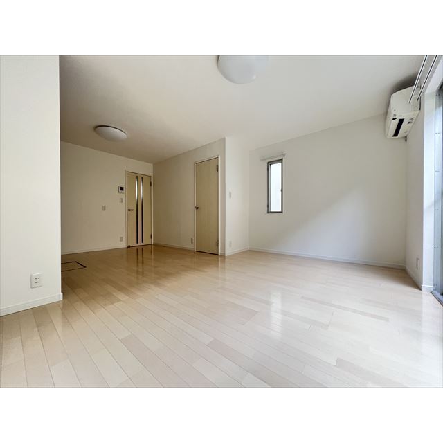 桂ハウス B棟B2号室 白基調の明るいLDK