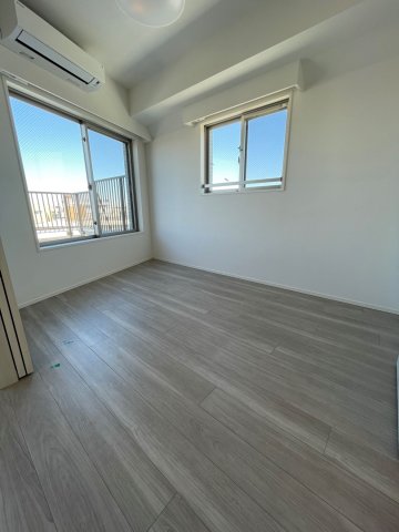 ガーラ・ステーション川崎久地5階 洋室です