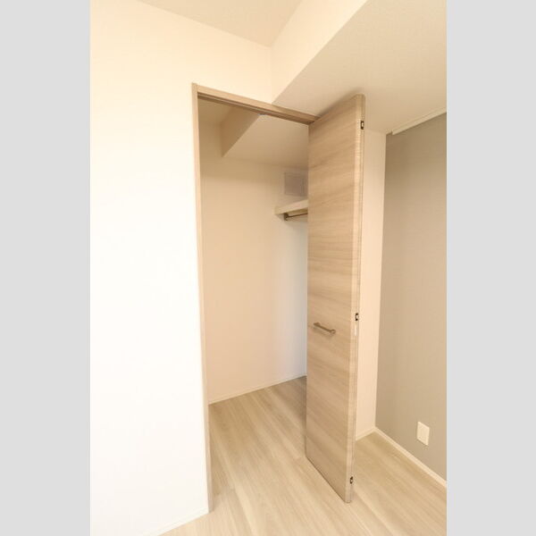 D-comodo深大寺北町303号室 ウォークインクローゼット