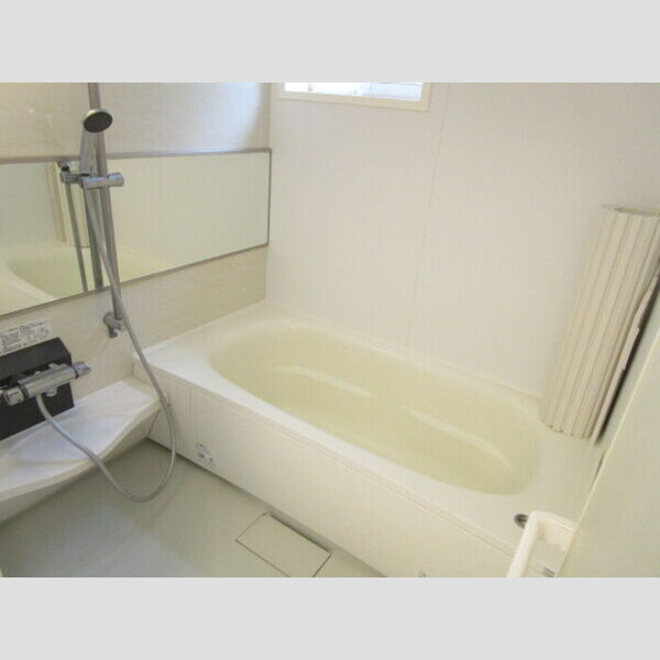 コンフォートⅠ202号室 追い焚き給湯機能付き浴室(小窓付)