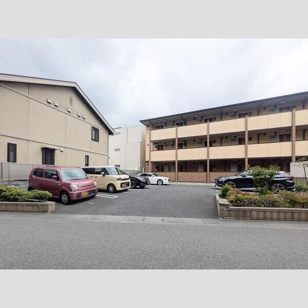 エスポワール八汐 駐車場