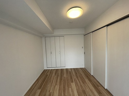 コスモ新小岩サウスコート2階 バルコニー側の洋室（内装後）