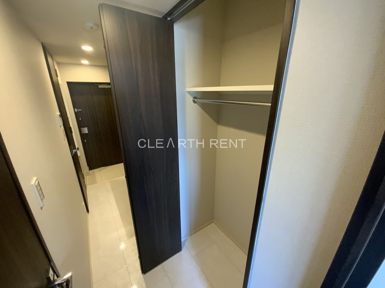 コンシェリア横濱元町 ＴＨＥ ＲＥＳＩＤＥＮＣＥ 枕棚とハンガーパイプを備えた大容量の収納クローゼット