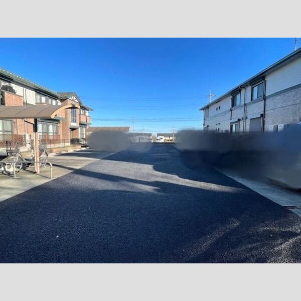 グランドゥールB202号室 駐車場