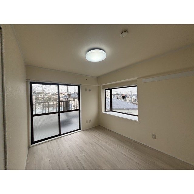 パームヴィラ鴨居401号室 内観