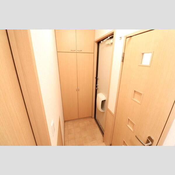 リヴェールメゾン・櫻　弐番館201号室 玄関