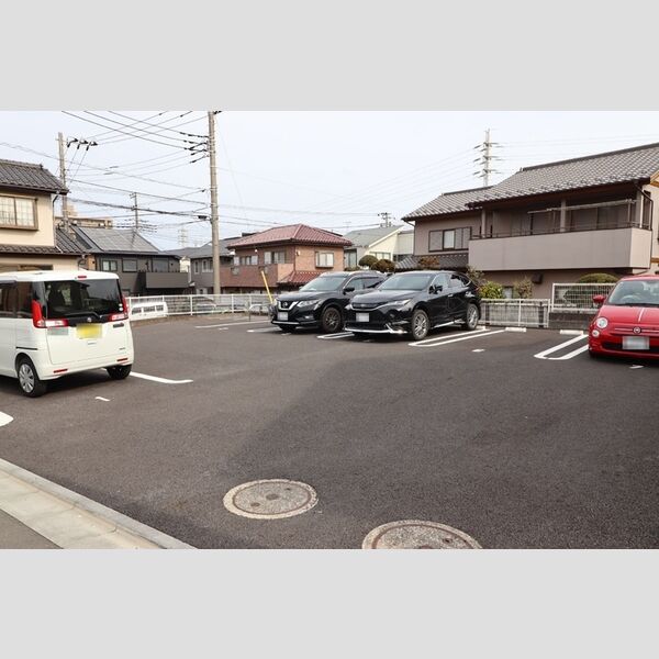 ルーチェ 駐車場